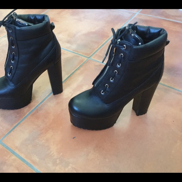 current mood Shoes - CURRENT MOOD Black Lace-up Booties Platform Waffle